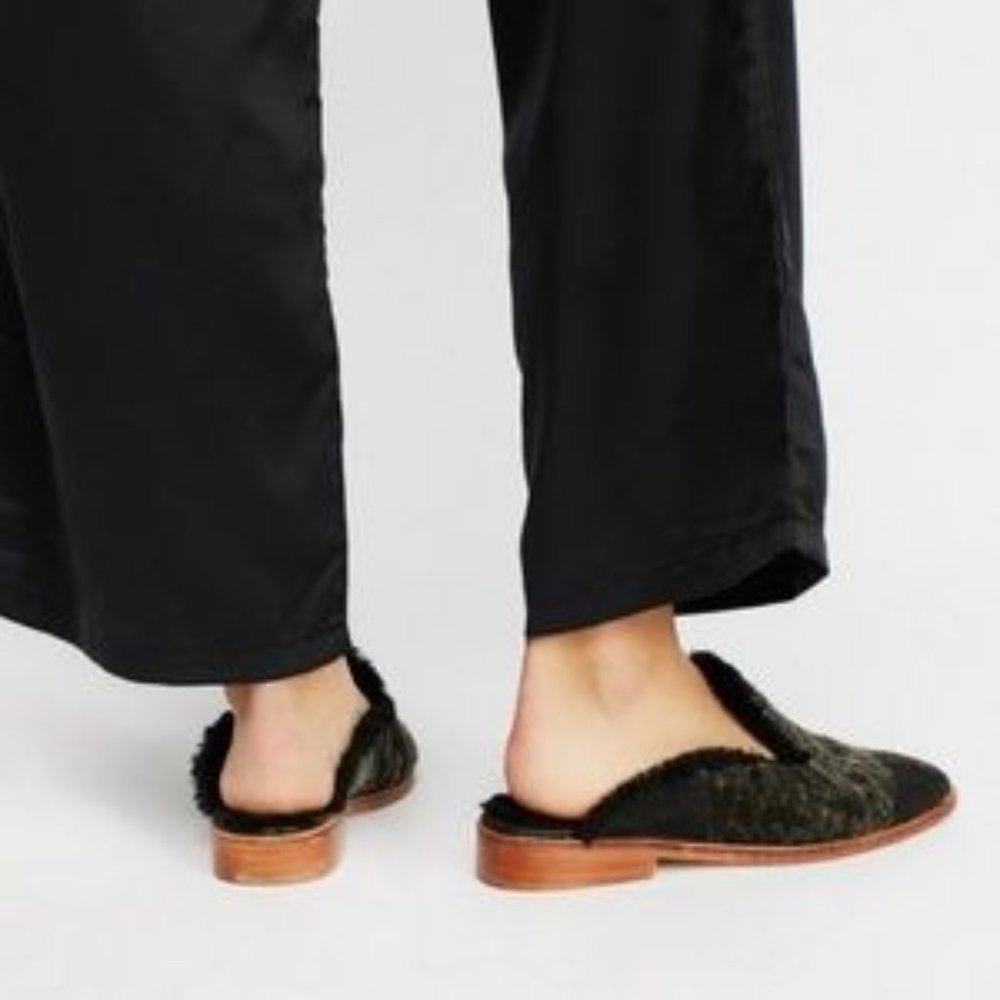 NWT FREE PEOPLE Women's Black Butterfly Faux Fur Flats Mule 6 Sandal Slip On - Picture 10 of 13